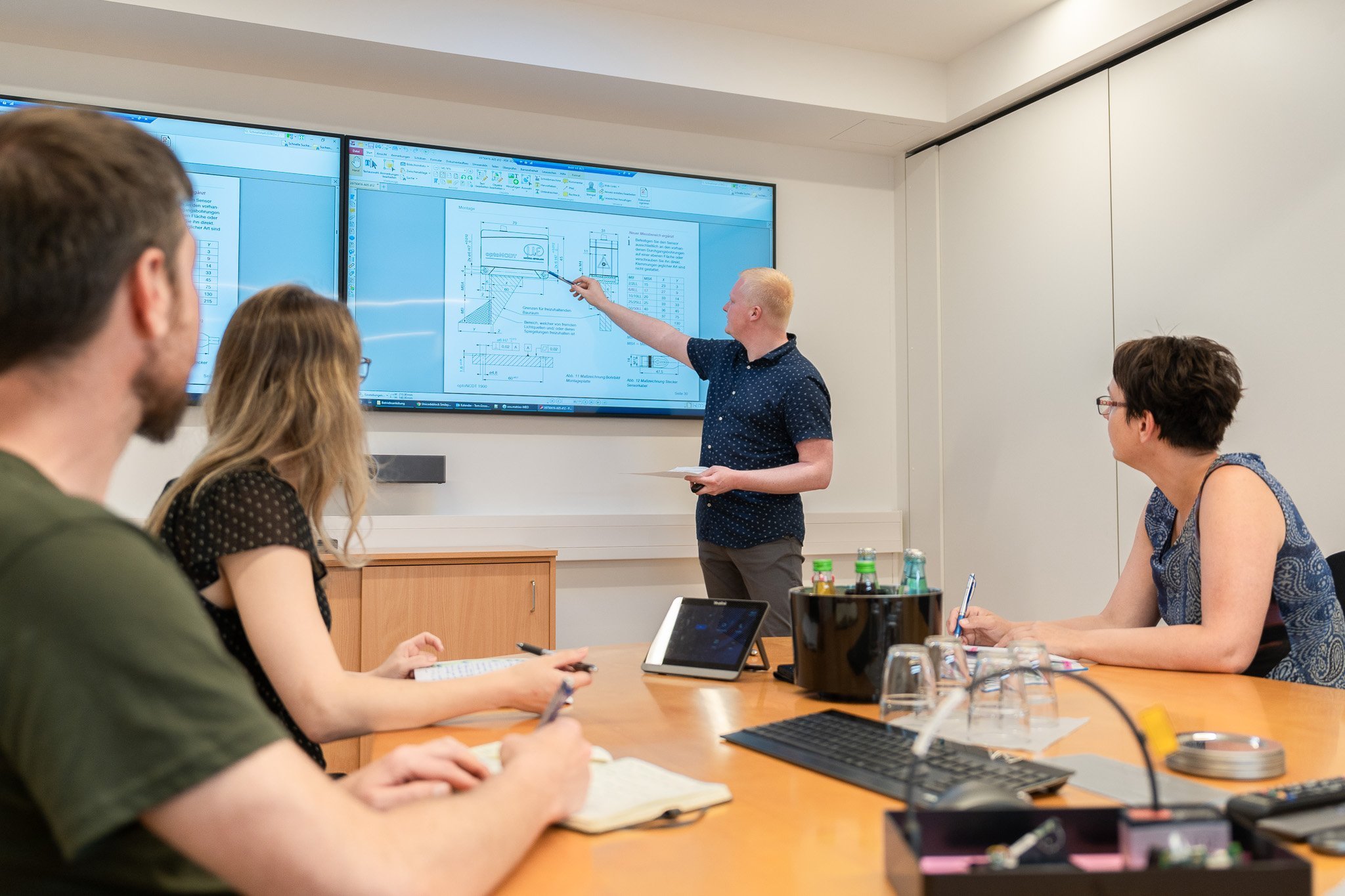 Zusammenarbeit bei der MICRO-EPSILON Optronic