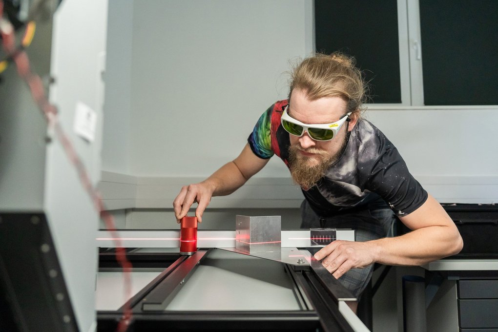 Du möchtest dein Pflichtpraktikum in einem innovativen Umfeld absolvieren? Bei uns erhältst du tiefe Einblicke in technische Entwicklungsprozesse, IT-Projekte oder wirtschaftliche Abläufe – abhängig von deinem Studienschwerpunkt.