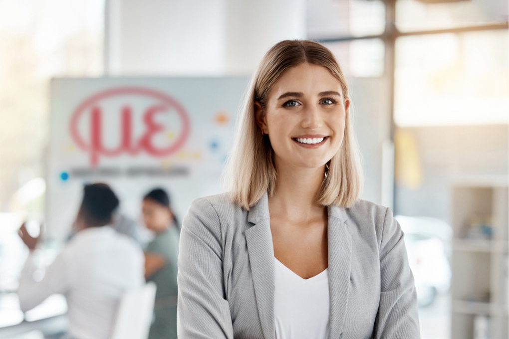 Ob Bachelor- oder Masterarbeit – wir bieten dir die Möglichkeit, praxisnahe Fragestellungen zu bearbeiten. Dabei kann deine Arbeit direkten Einfluss auf laufende Projekte oder strategische Entwicklungen haben. Selbstverständlich wirst du dabei fachlich eng begleitet.