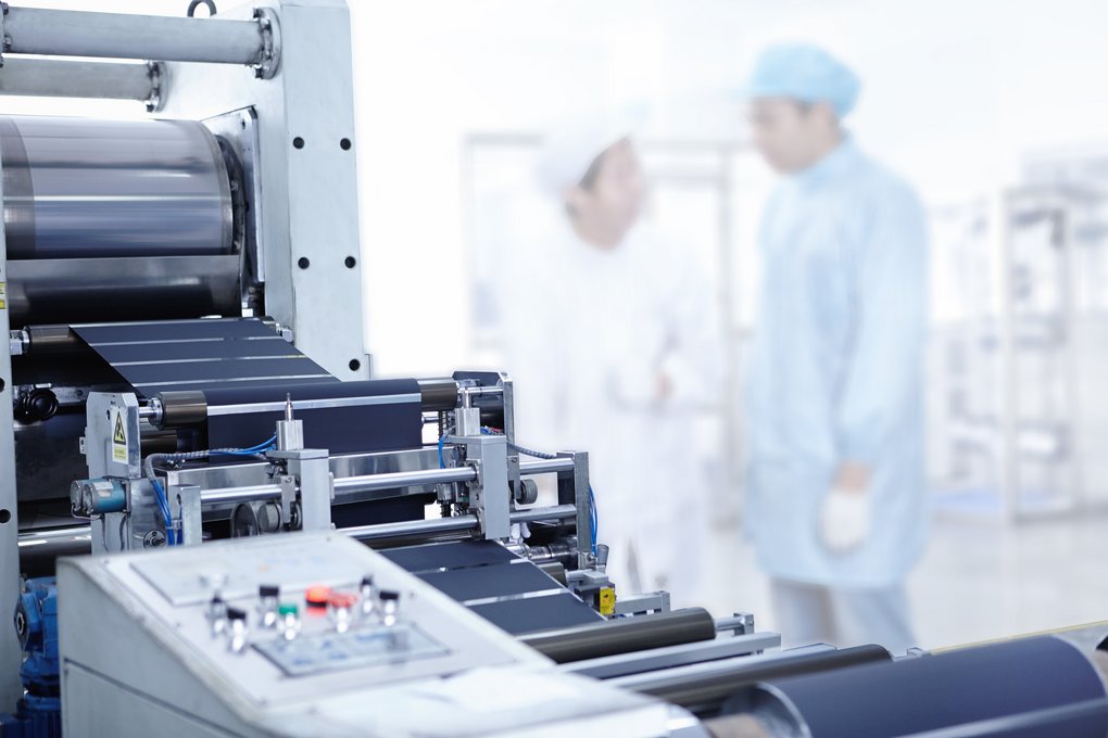 Tiefes Technologie- und Applikationswissen in der Batteriefertigung<br />
Hochpräzise Sensoren & Inline-Messsysteme aus einer Hand<br />
Ideal für Band- und Beschichtungsprozesse
